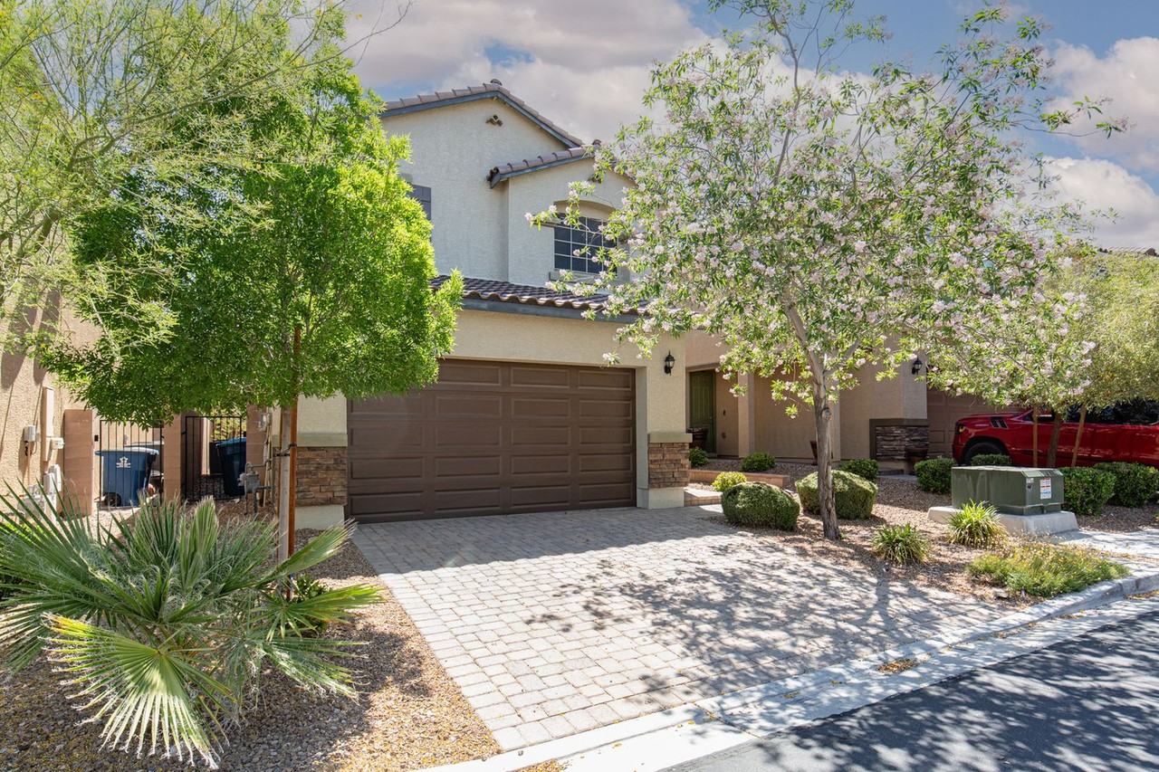 9240 Romance Diamond St - Photo 3 of 31