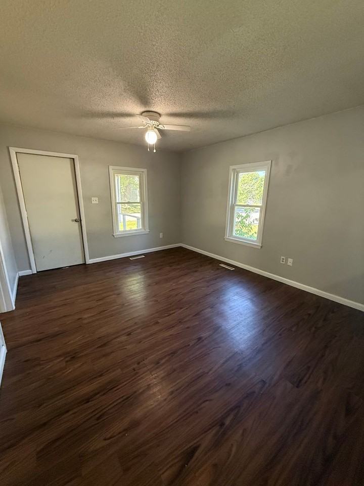 805 E Garfield St - Photo 2 of 8