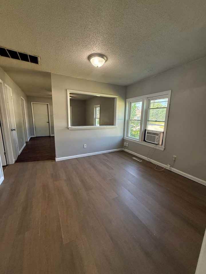 805 E Garfield St - Photo 3 of 8