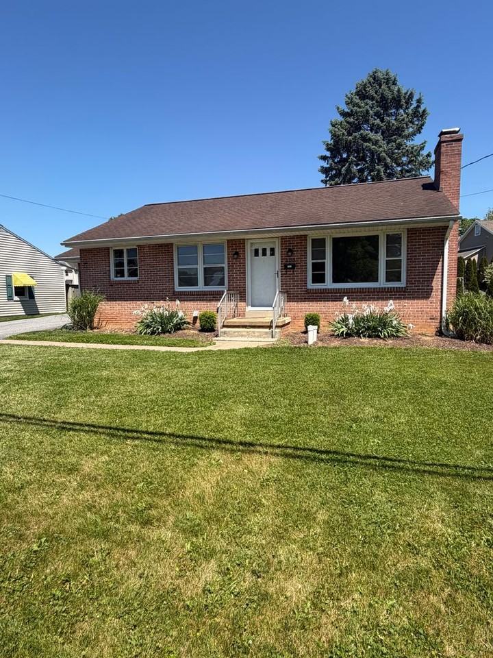 205 Birchland Ave - Photo 2 of 19