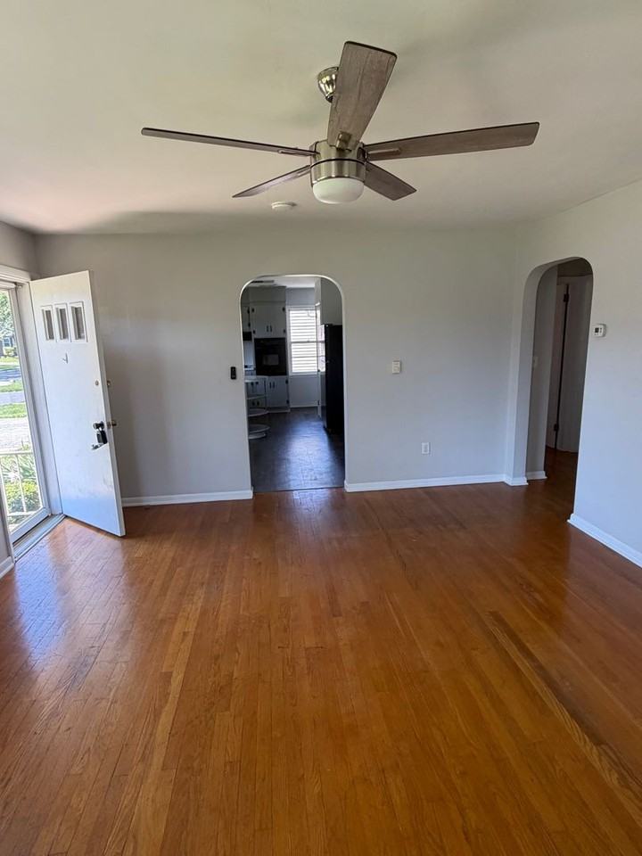 205 Birchland Ave - Photo 7 of 19