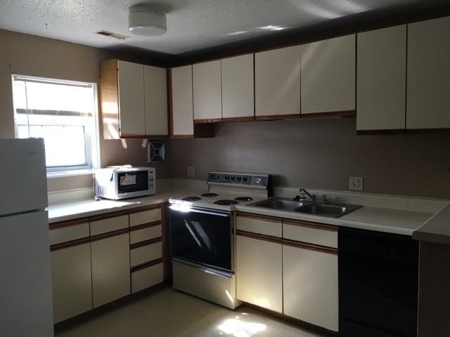 1615 Sylvan Ln #1J - Photo 3 of 13