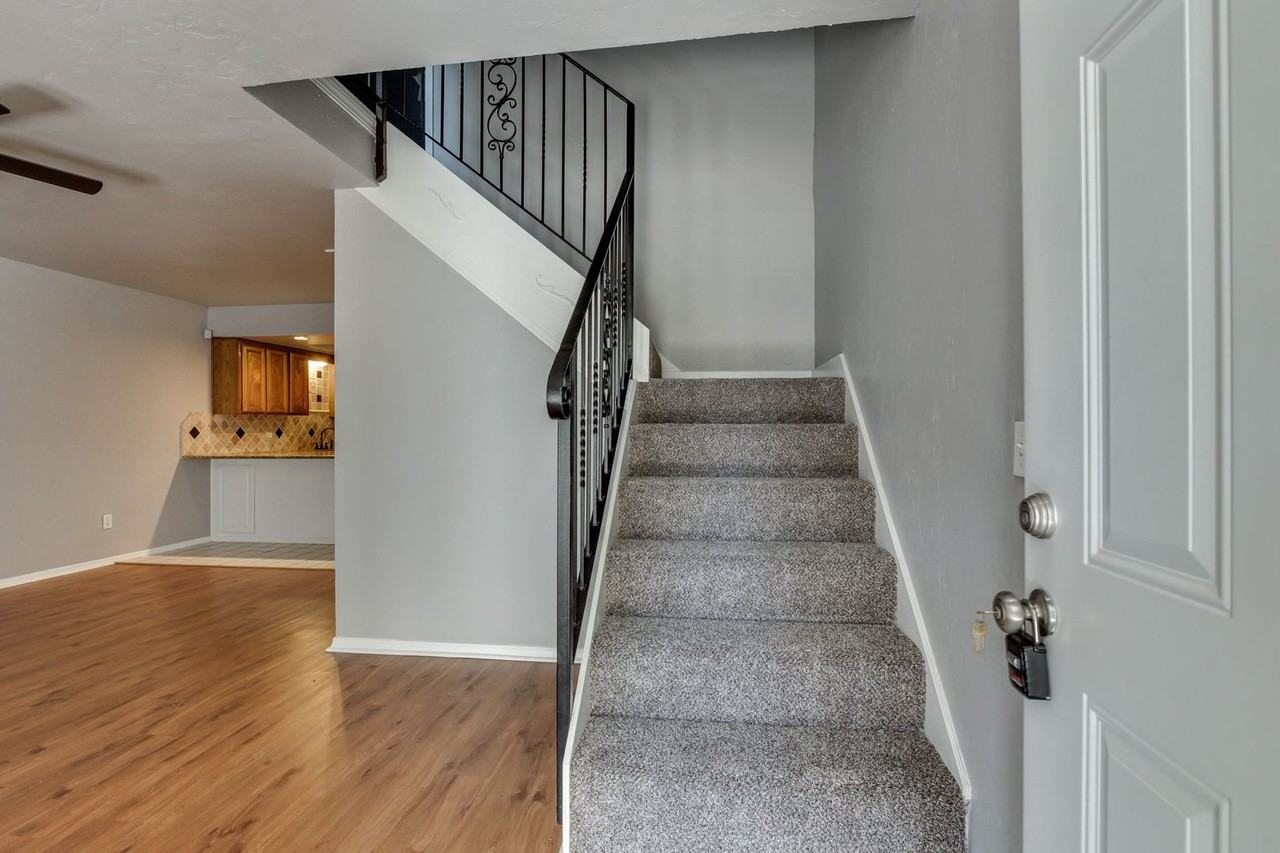13813 Fairhill Ave - Photo 5 of 33