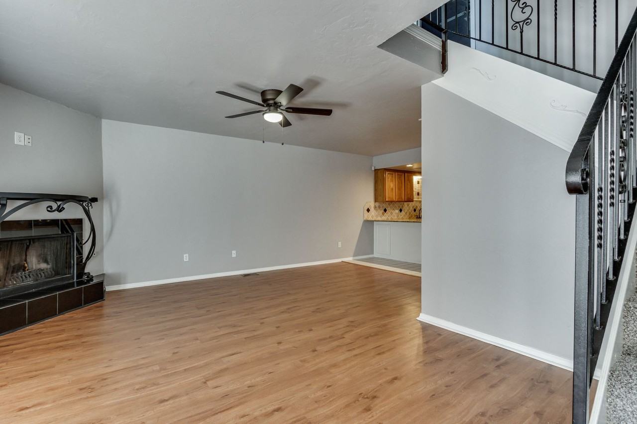 13813 Fairhill Ave - Photo 6 of 33