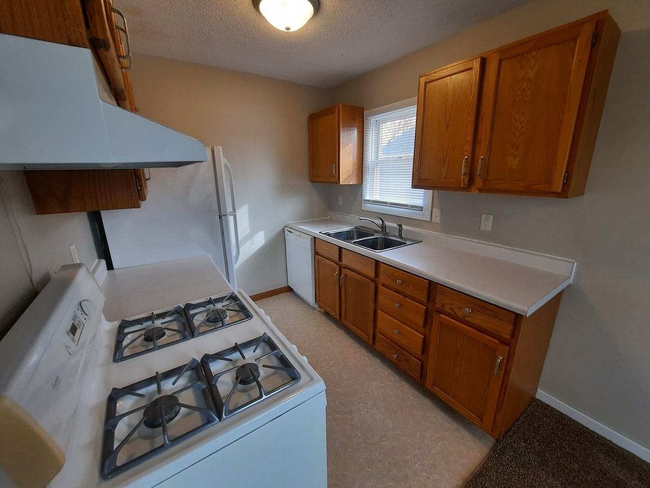 1321 E 27th St - Photo 5 of 12