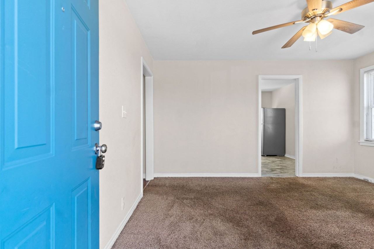 42 Maple St - Photo 2 of 19