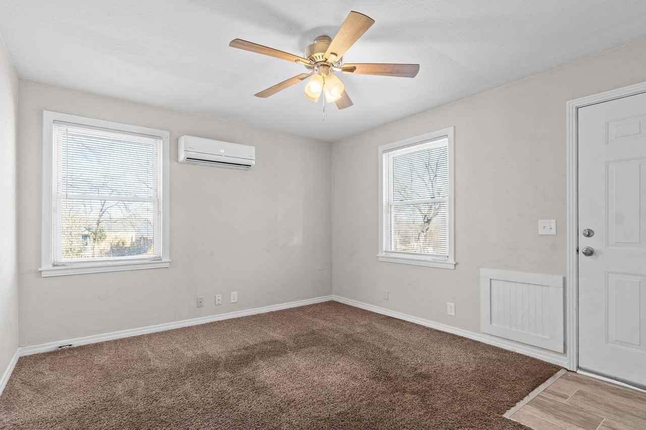 42 Maple St - Photo 4 of 19