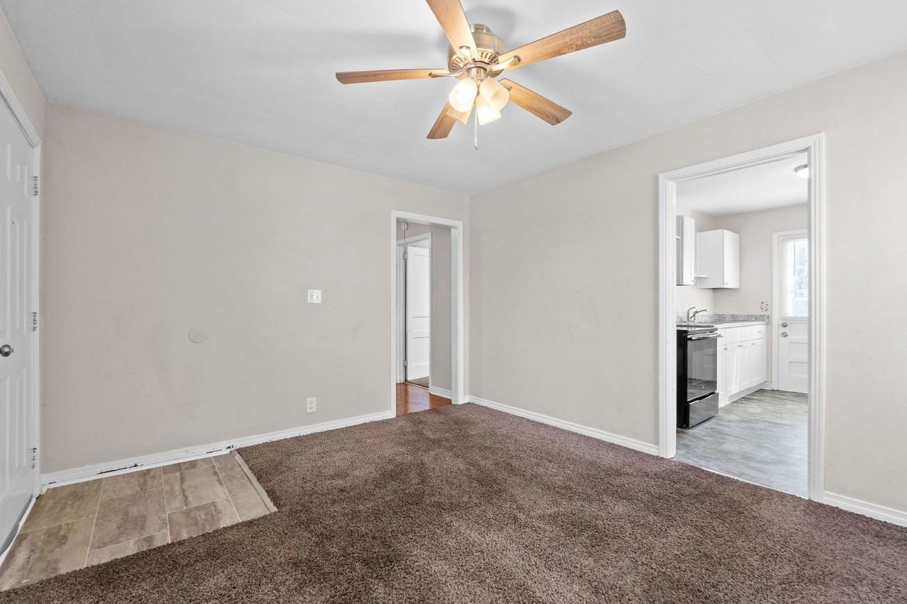 42 Maple St - Photo 5 of 19