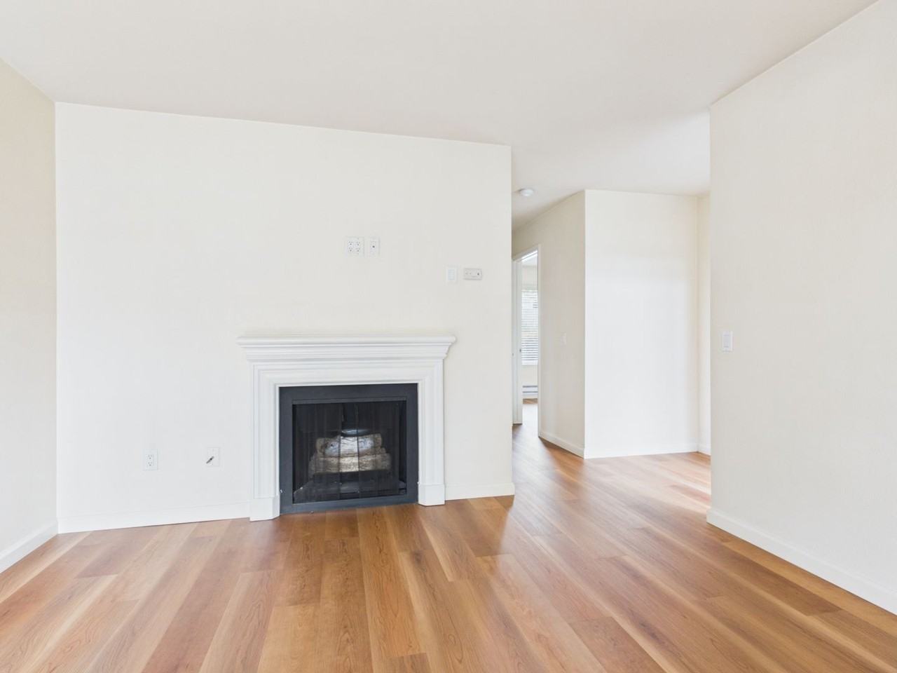 300 Glenwood Cir - Photo 5 of 18