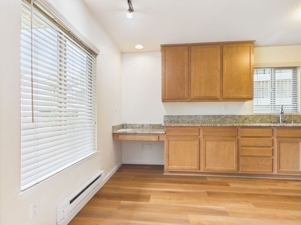 300 Glenwood Cir - Photo 6 of 18
