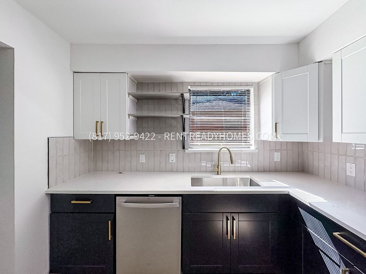 2306 Loyce Dr - Photo 3 of 23