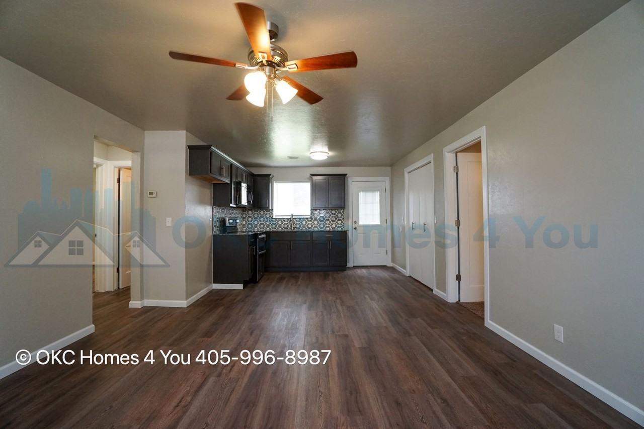 7118 Nw 43rd St - Photo 2 of 18