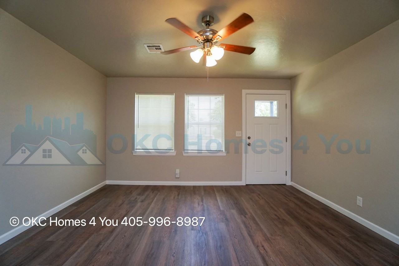 7118 Nw 43rd St - Photo 4 of 18