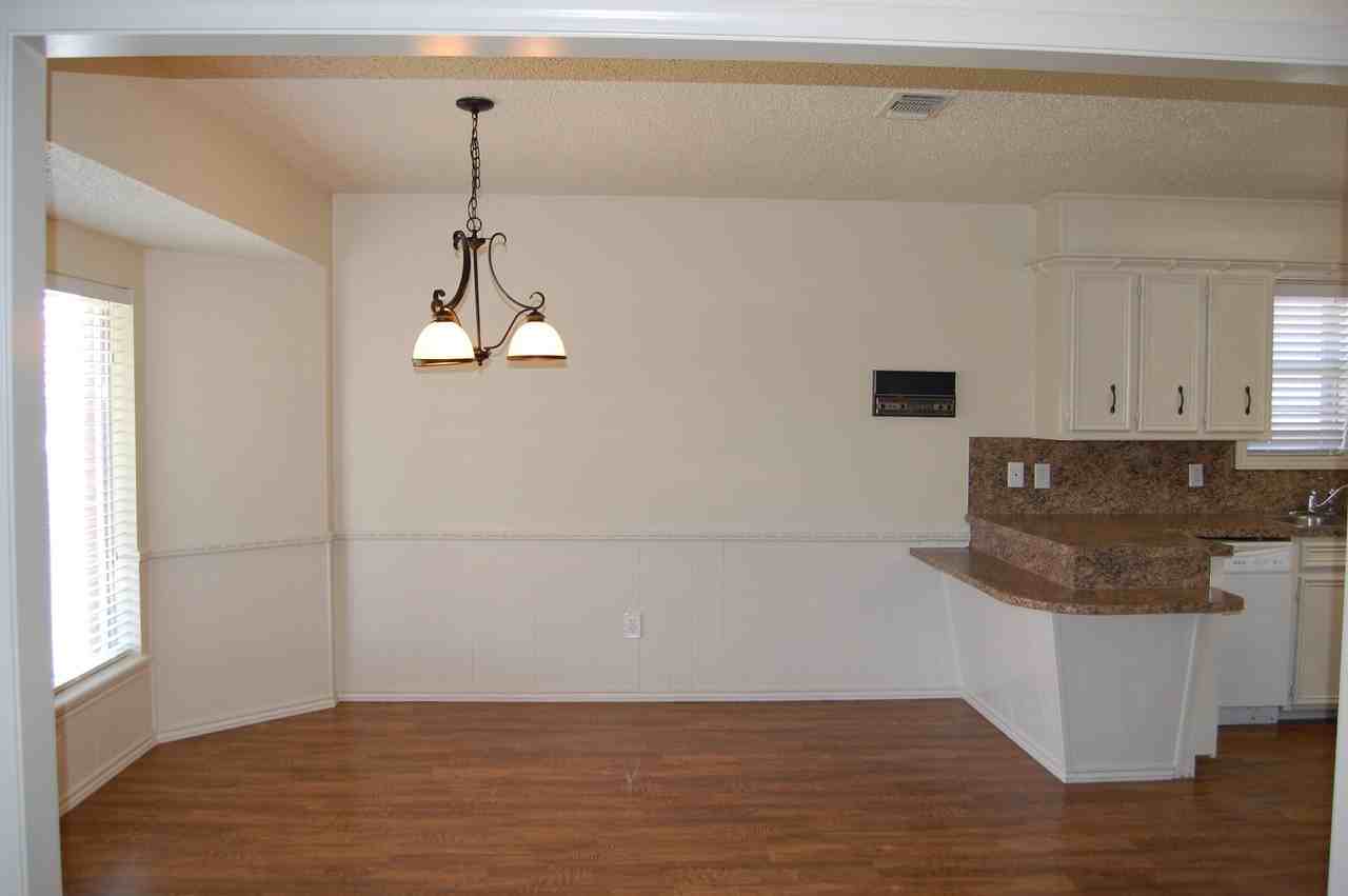 5732 67th St - Photo 5 of 13