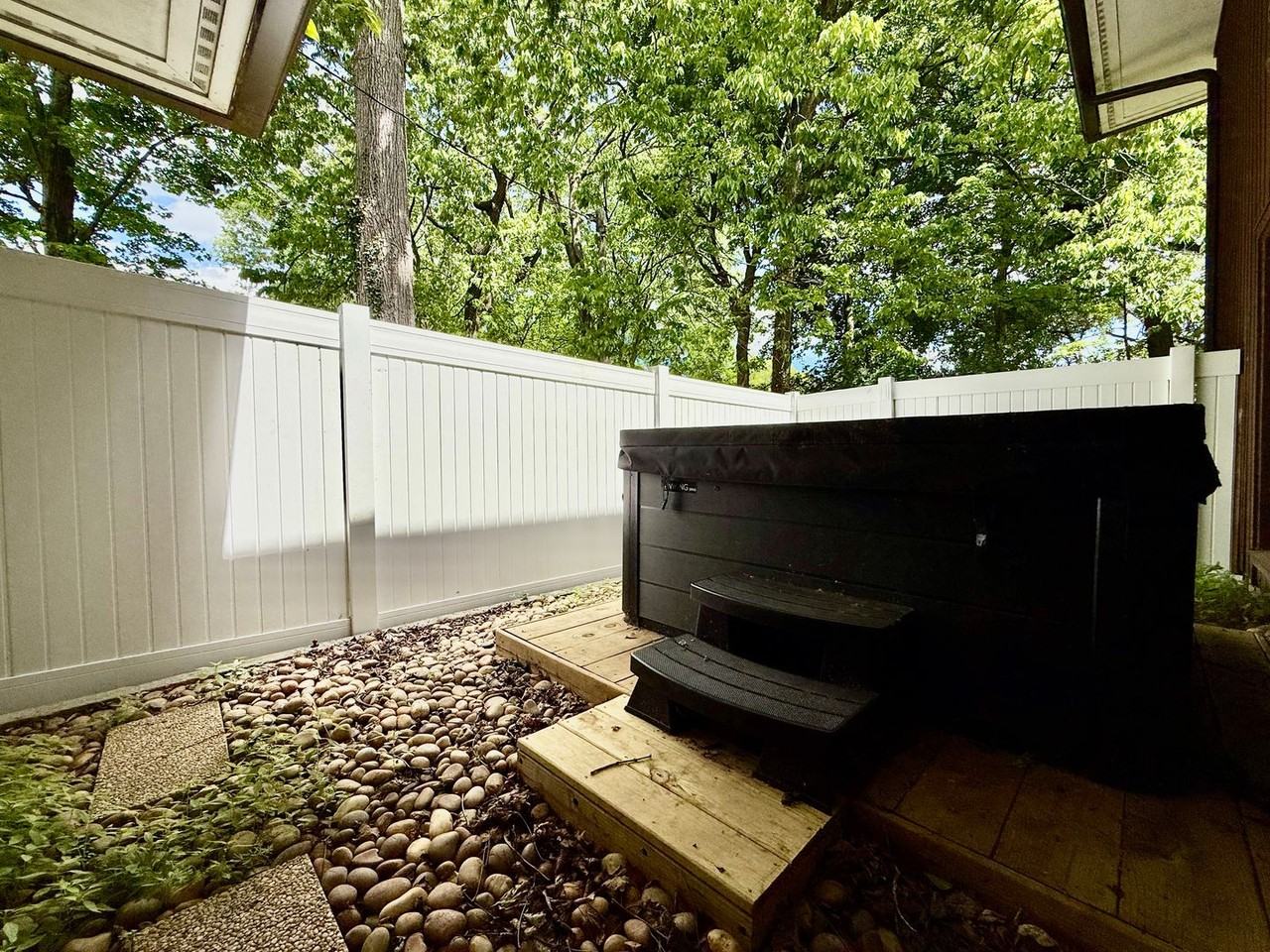 527 Valewood Ln - Photo 3 of 50