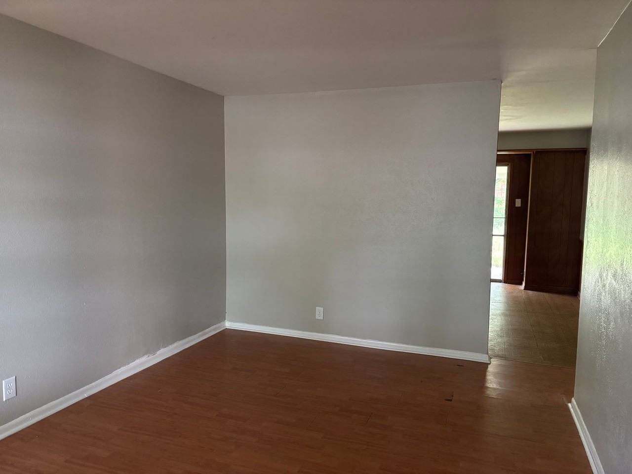 1806 S Travis Ave - Photo 2 of 7
