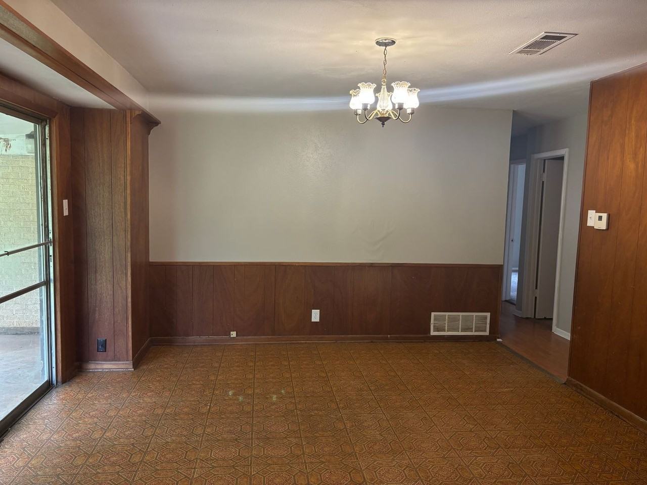 1806 S Travis Ave - Photo 5 of 7