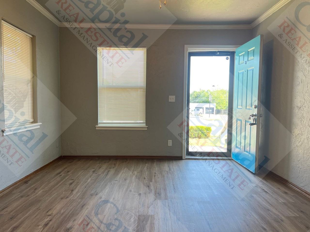 714 W Main St - Photo 4 of 26
