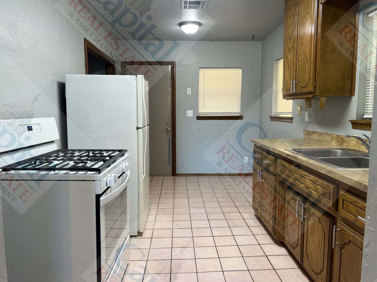 714 W Main St - Photo 6 of 26
