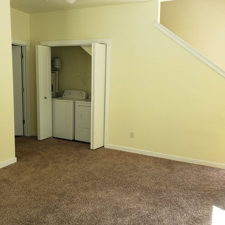 1530 W Ann Taylor St - Photo 5 of 24