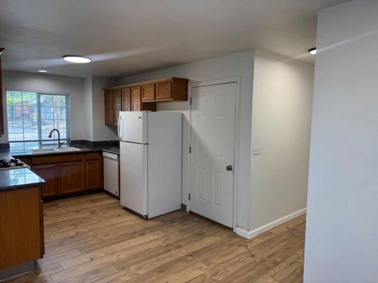 1060 Spring St - Photo 3 of 23