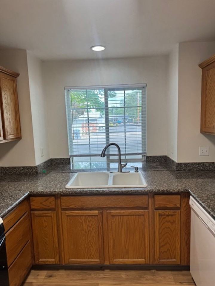 1060 Spring St - Photo 5 of 23