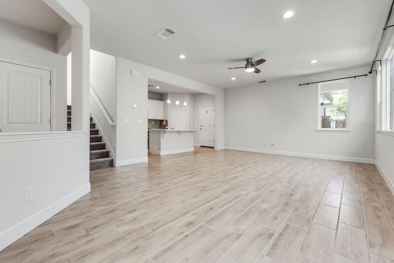 19218 Coliseum Ln - Photo 5 of 22