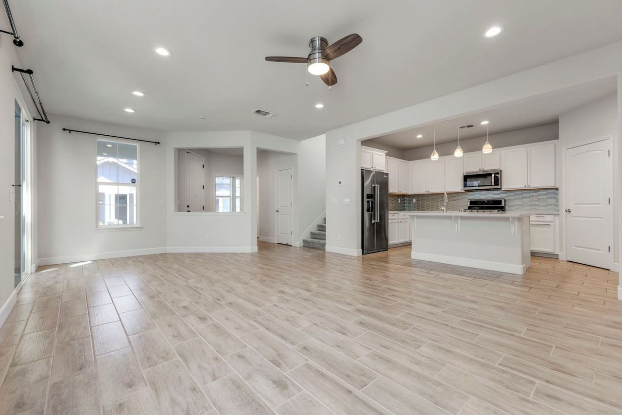 19218 Coliseum Ln - Photo 7 of 22