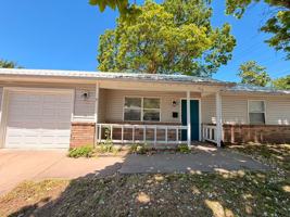 featured image of 419 W 16th St