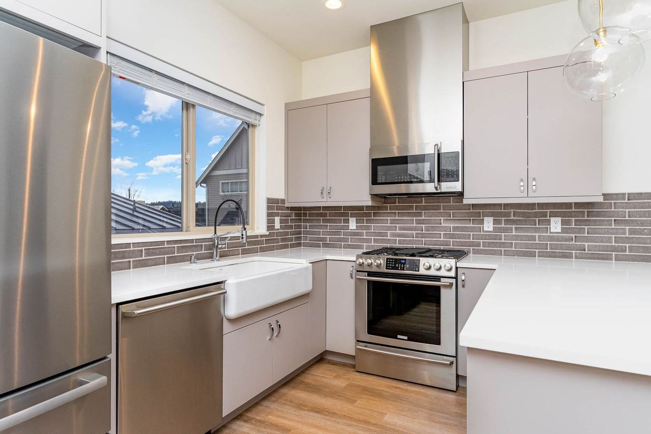 2607 Nw 64th St - Photo 3 of 17