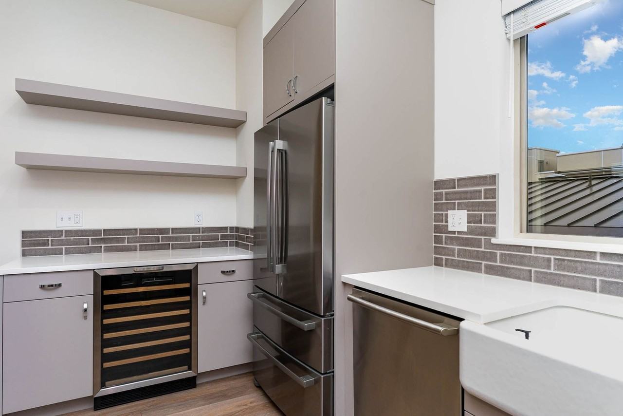 2607 Nw 64th St - Photo 4 of 17