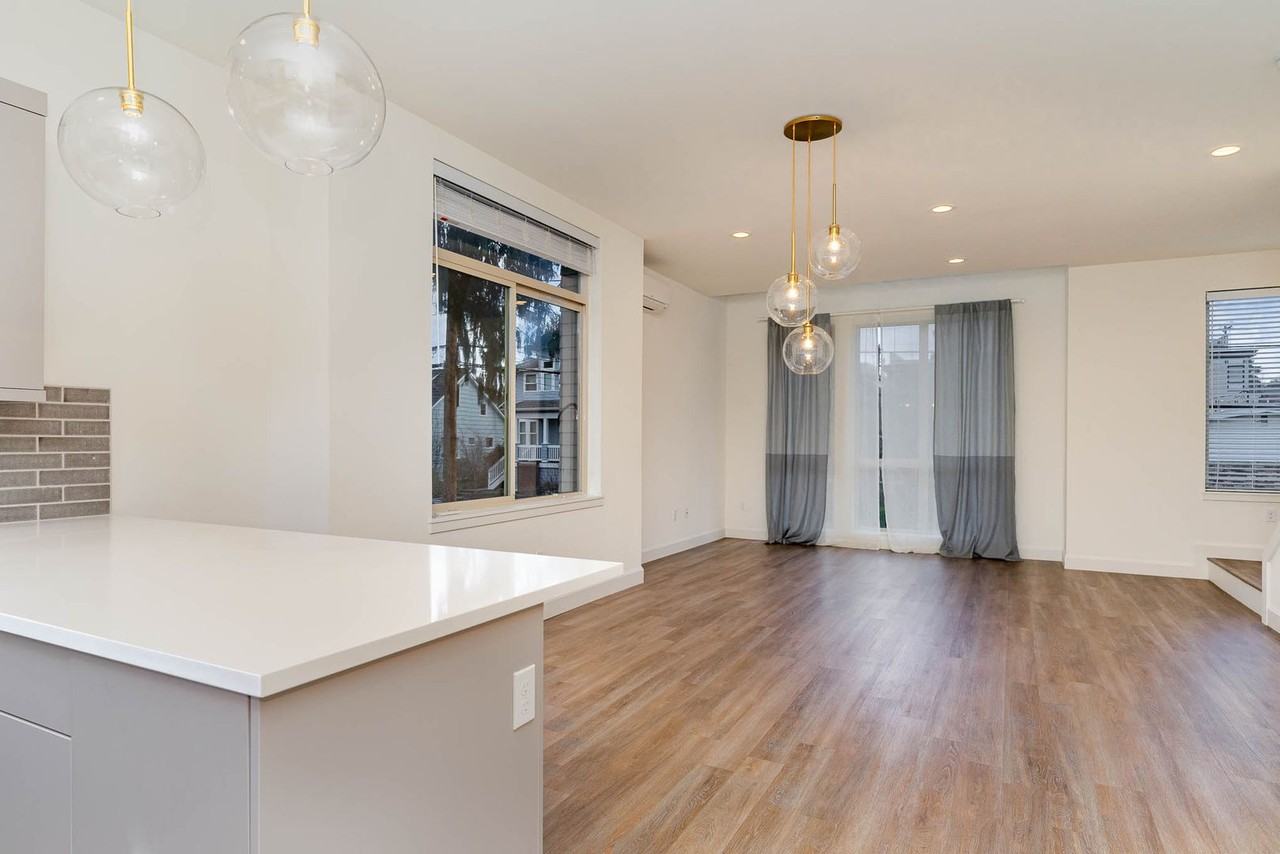 2607 Nw 64th St - Photo 5 of 17