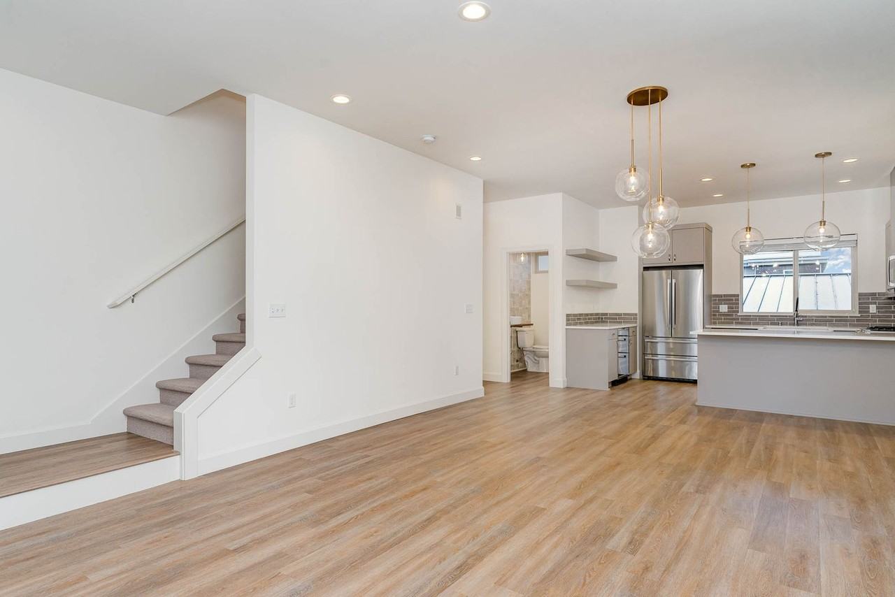 2607 Nw 64th St - Photo 6 of 17