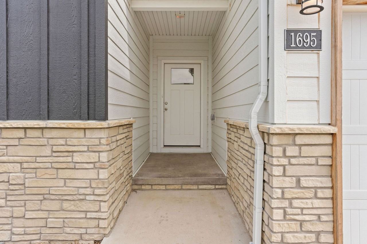 1695 E Charlton St - Photo 4 of 31