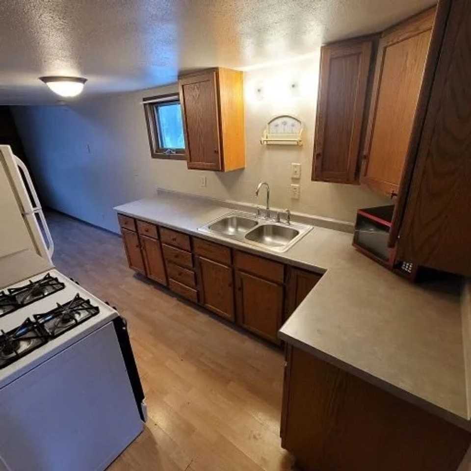 204 N Court St - Photo 3 of 12
