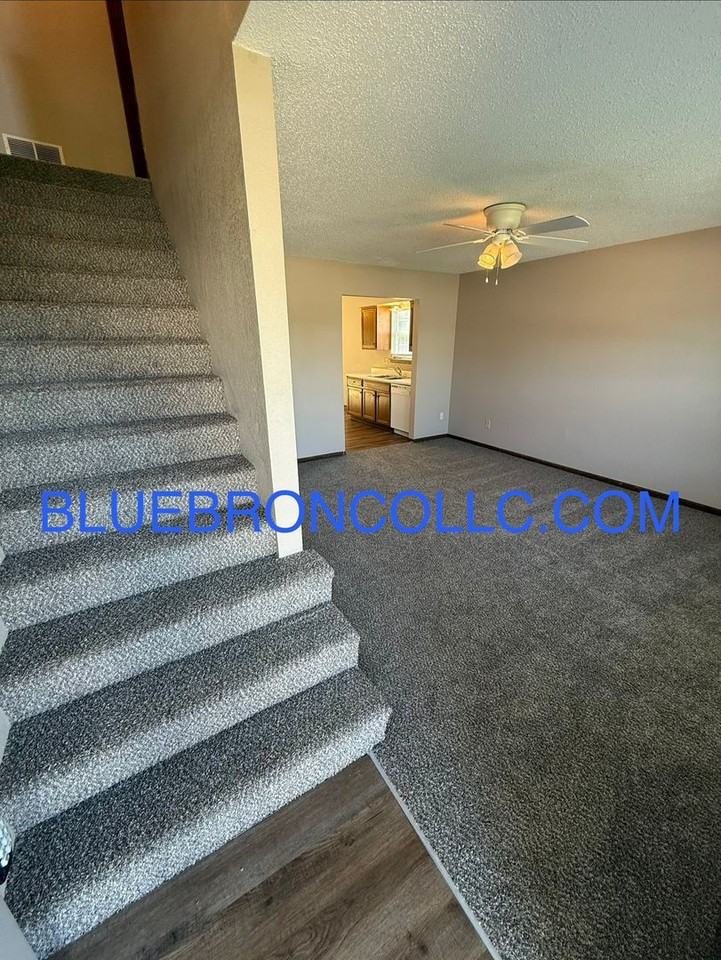 213 N Crest Dr - Photo 2 of 12