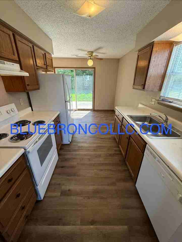 213 N Crest Dr - Photo 4 of 12
