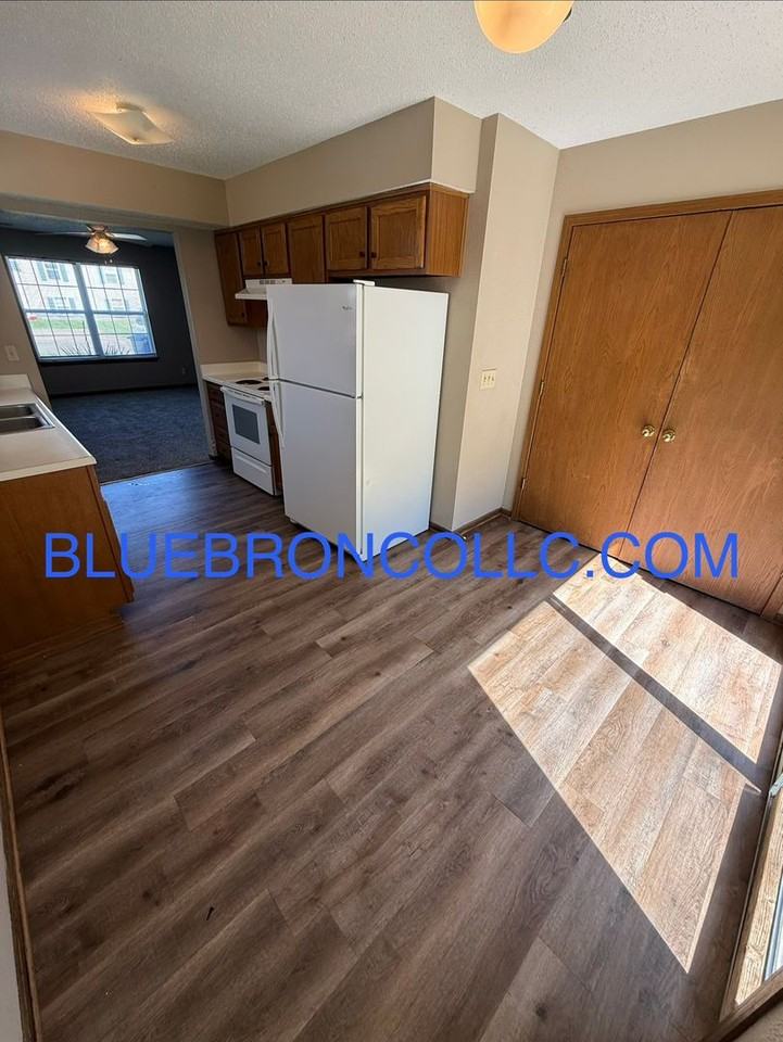213 N Crest Dr - Photo 5 of 12