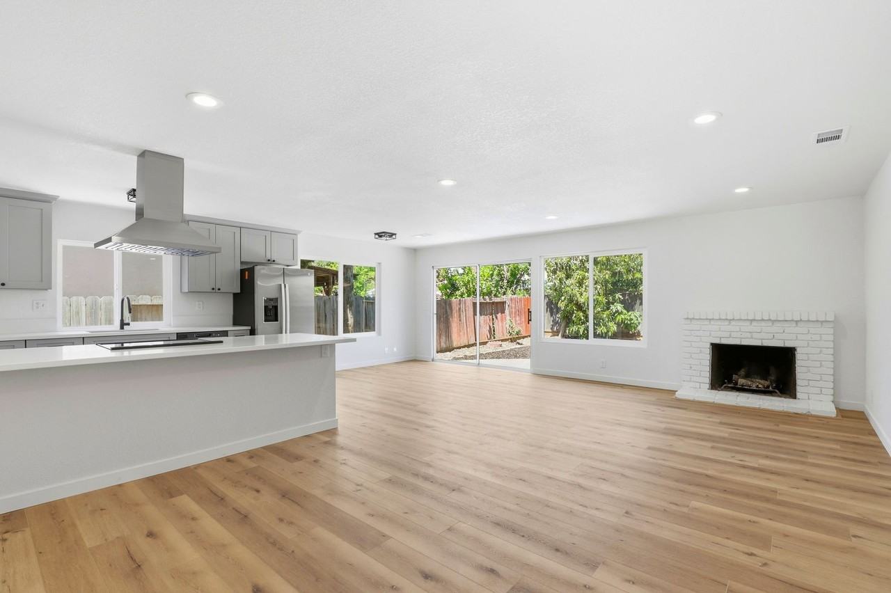 635 Glenview Ct - Photo 3 of 15