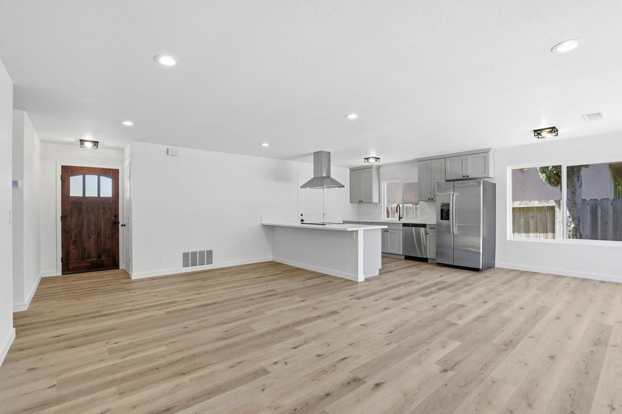 635 Glenview Ct - Photo 5 of 15