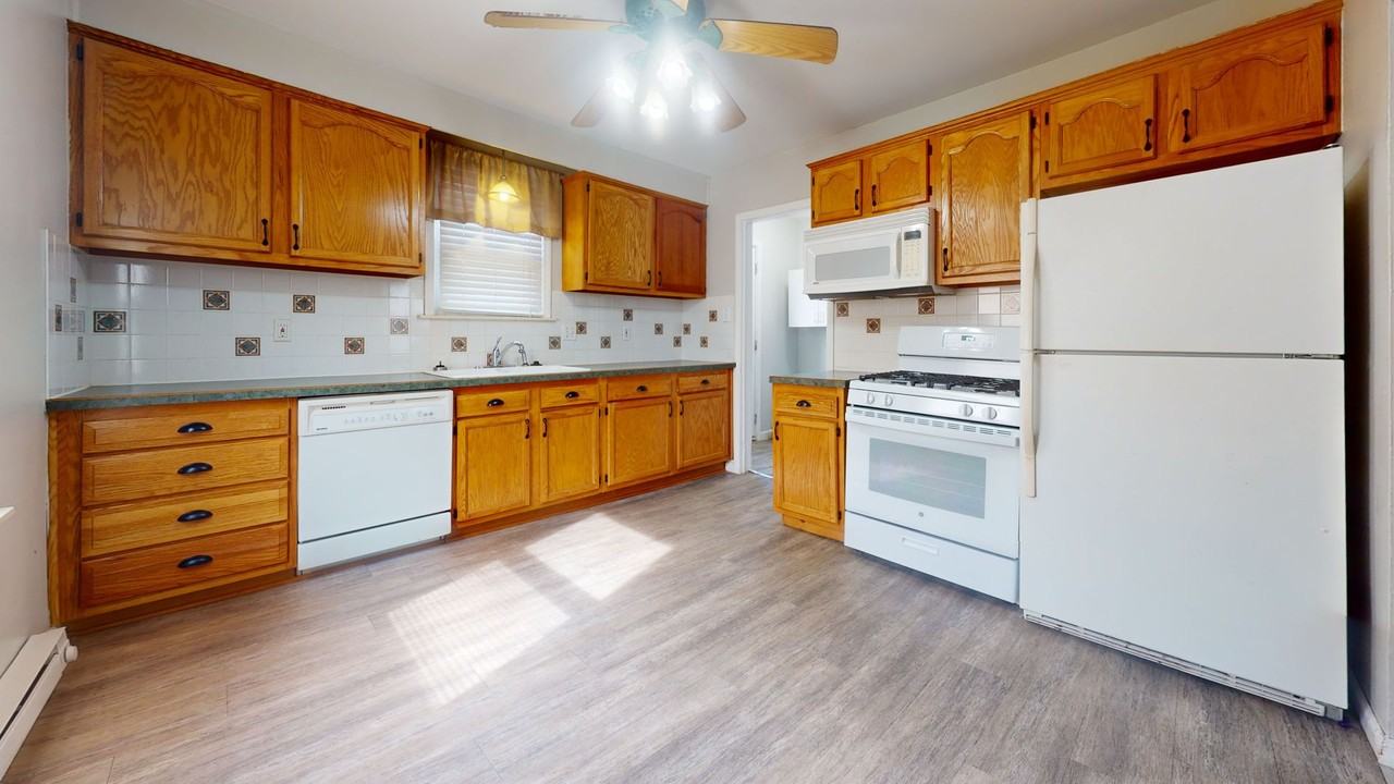28744 Maple St - Photo 2 of 12