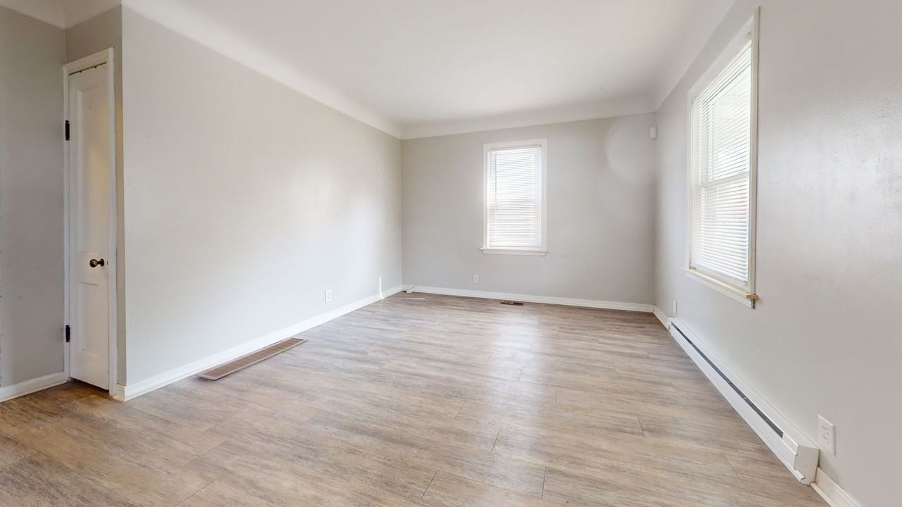 28744 Maple St - Photo 3 of 12
