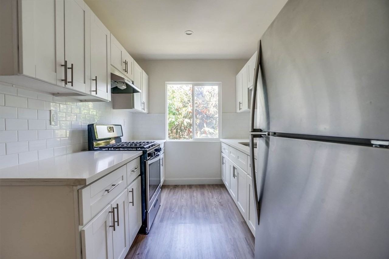 Stylish Mid‑Century Building in West Adams Park Tract - Photo 6 of 42