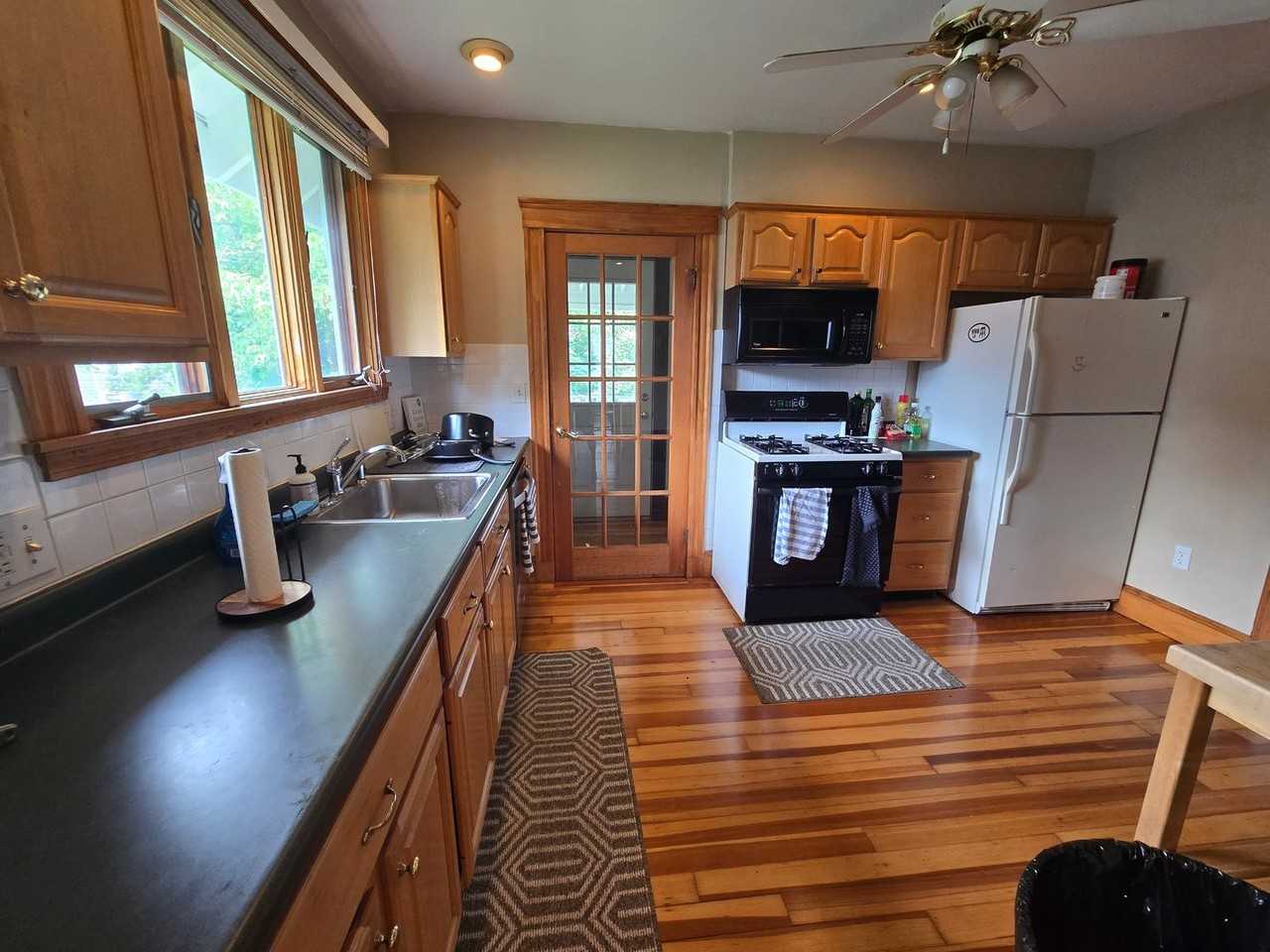 232 Lake St - Photo 2 of 11