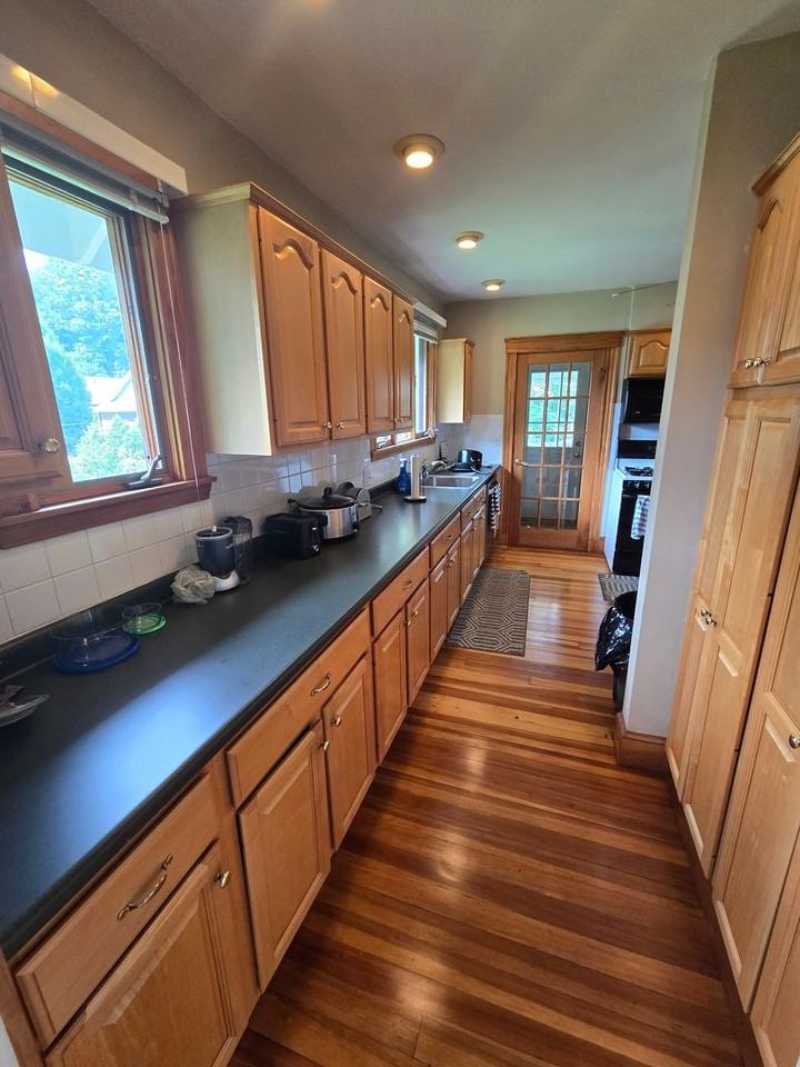 232 Lake St - Photo 4 of 11