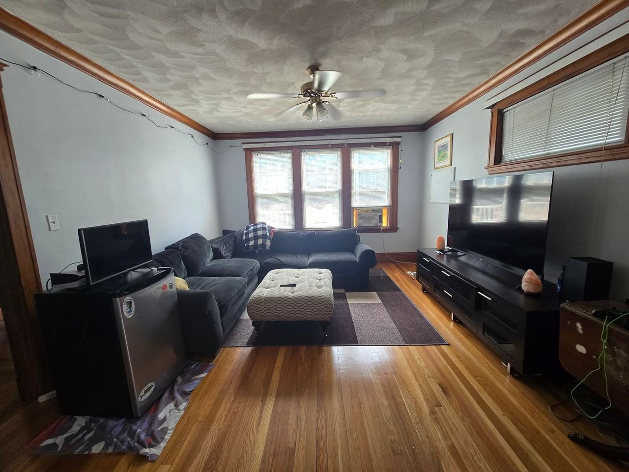 232 Lake St - Photo 6 of 11
