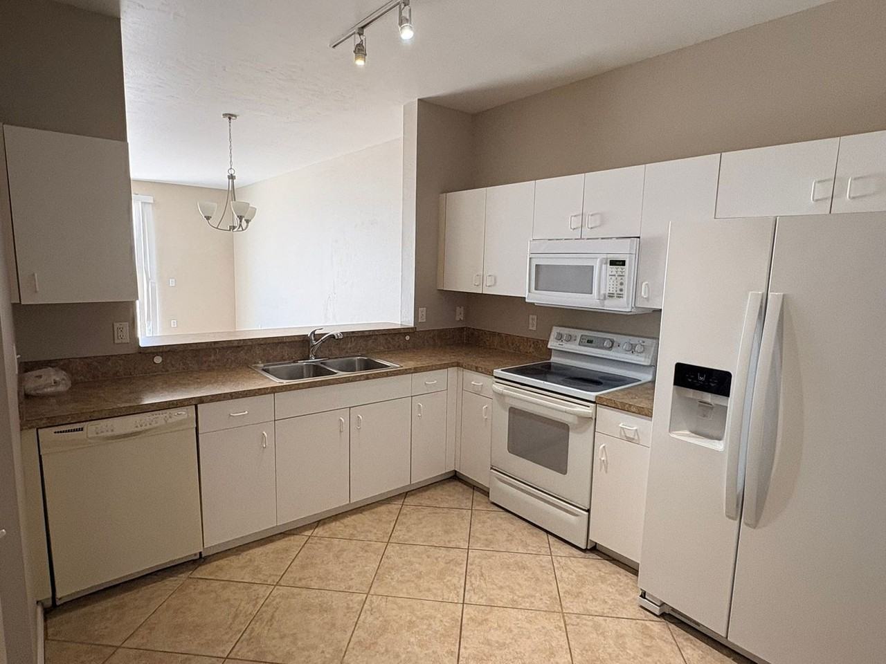 3643 Pine Oak Cir #105 - Photo 2 of 26