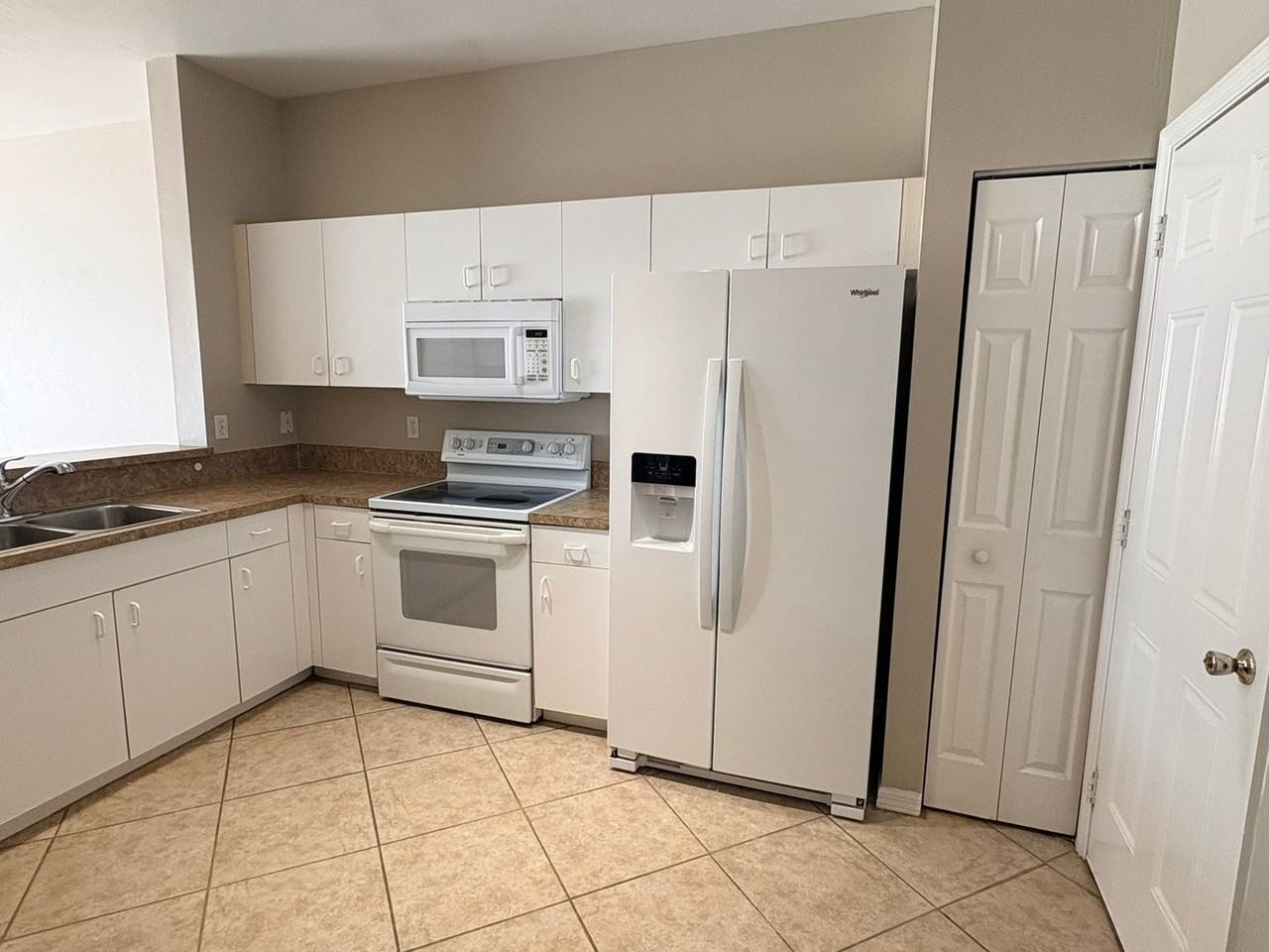 3643 Pine Oak Cir #105 - Photo 3 of 26