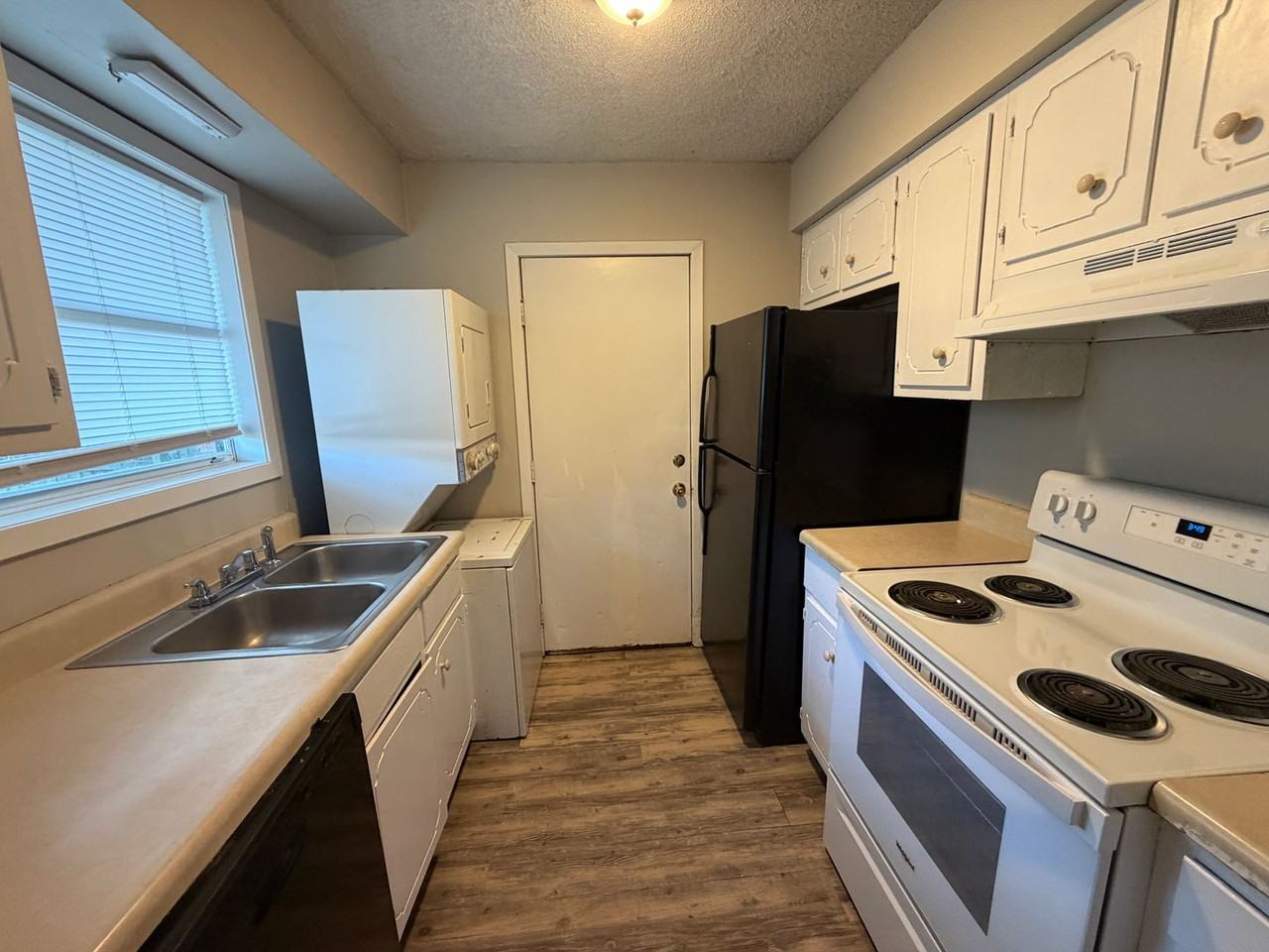 707 Meadowbrook St - Photo 3 of 6
