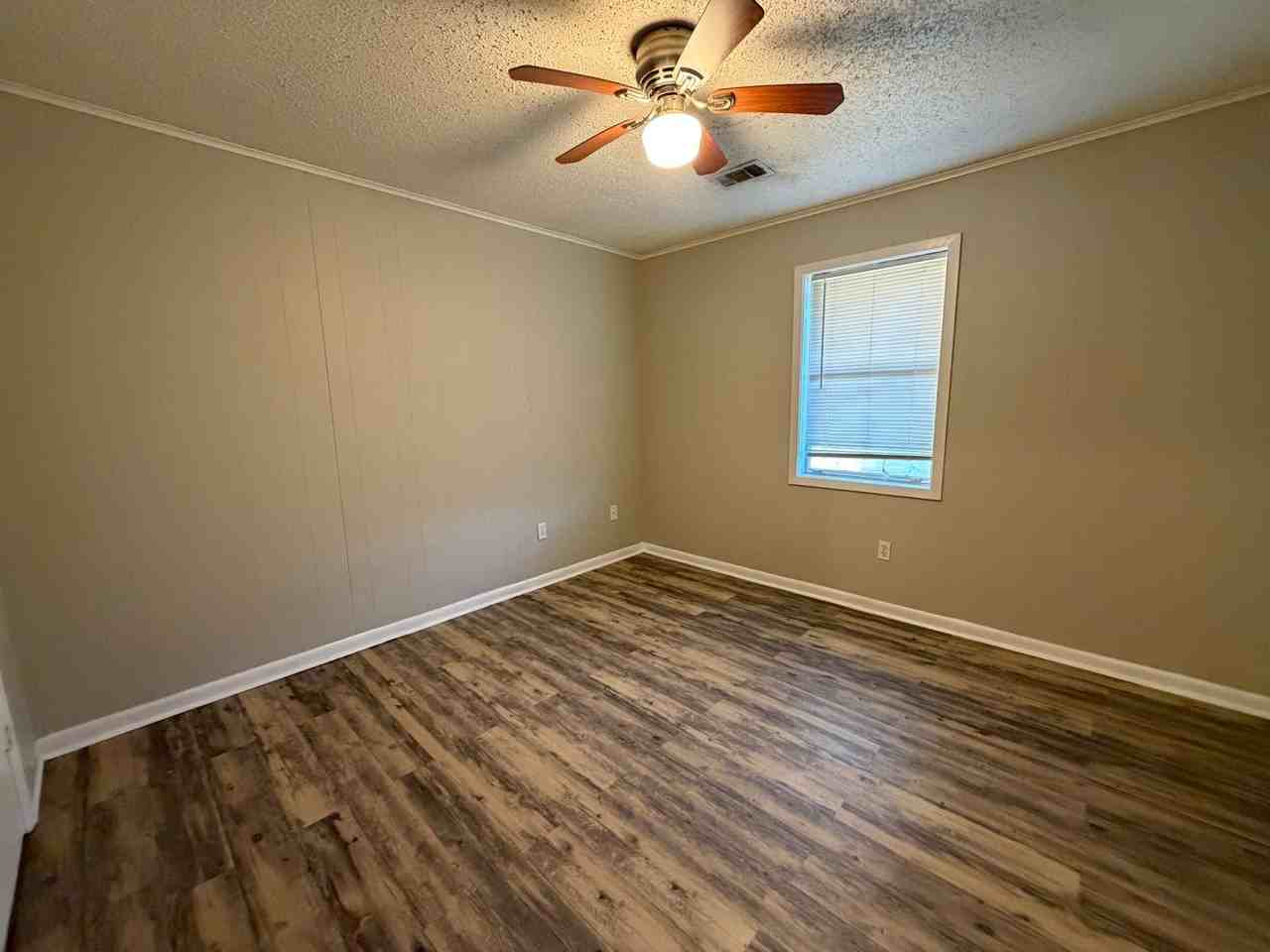 707 Meadowbrook St - Photo 4 of 6
